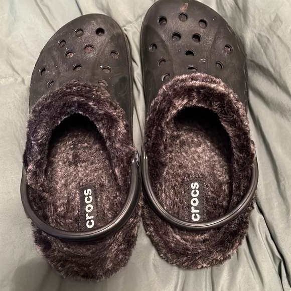 CROCS lined size 9 only worn a couple of times - Picture 1 of 3